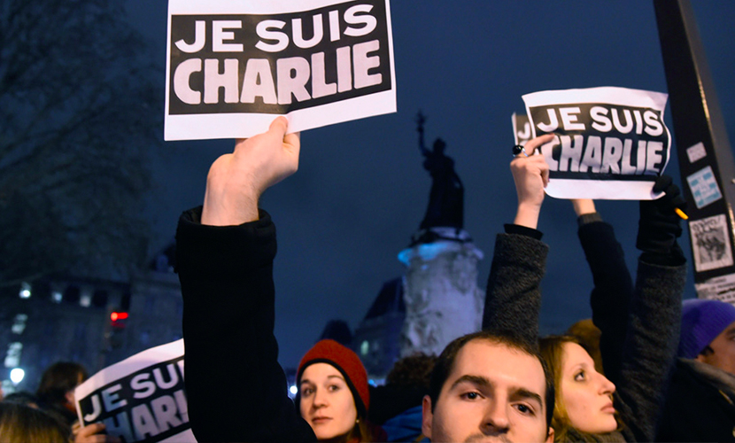 &quot;Шарли Ебдо&quot; съвсем се оляха! Посегнаха и на Господ