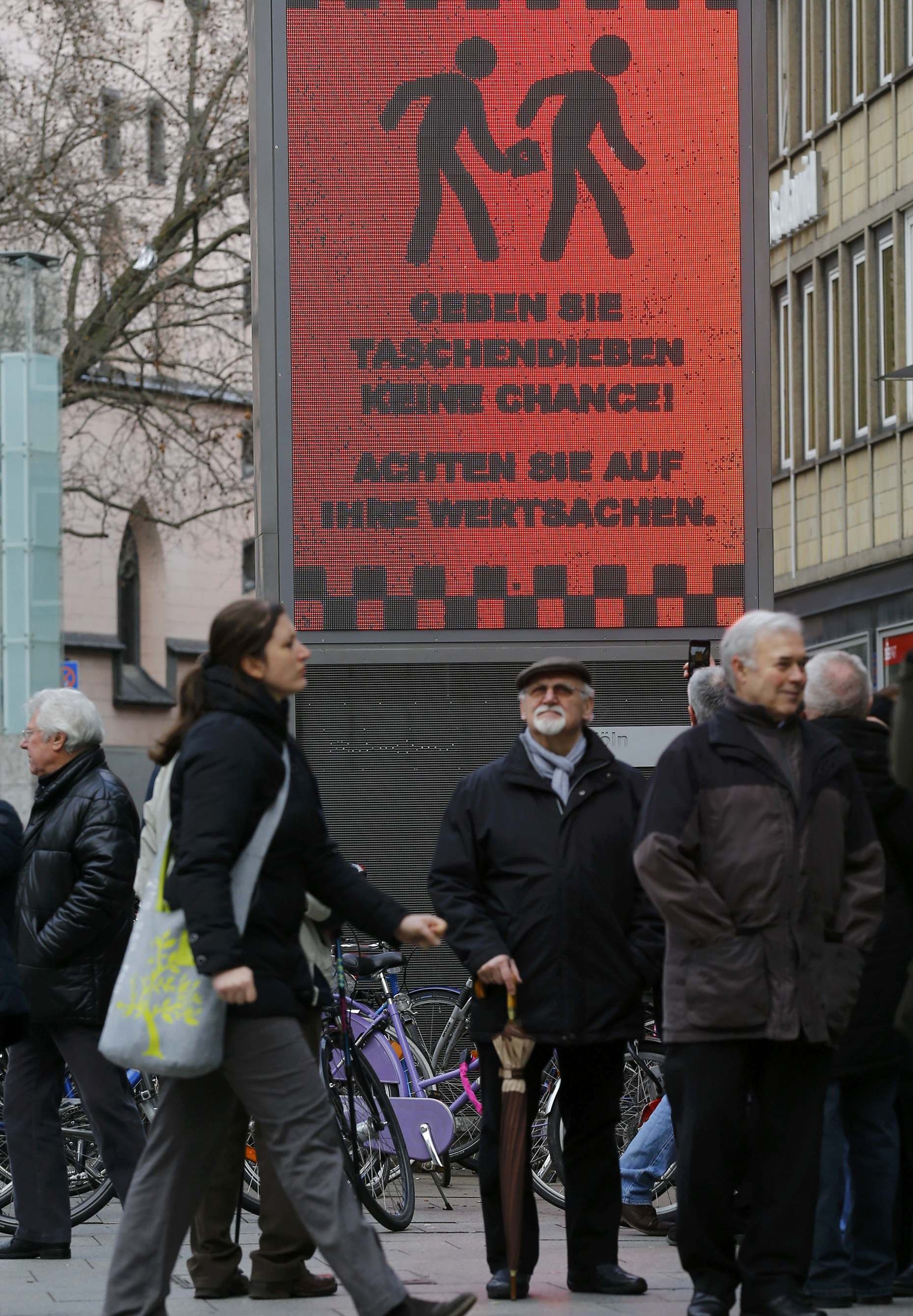 Сексуални нападения! Германия в потрес след имигрантския погром в Кьолн за ЧНГ (ВИДЕО)