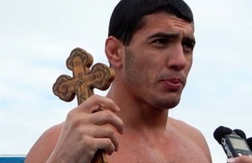 Бившият на Деси Слава счупи рекорда в Русе, извади кръста за шести път