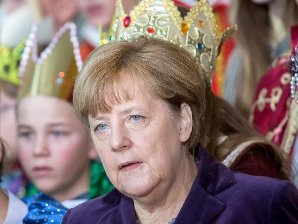 В Германия разкъсаха Меркел заради бежанците
