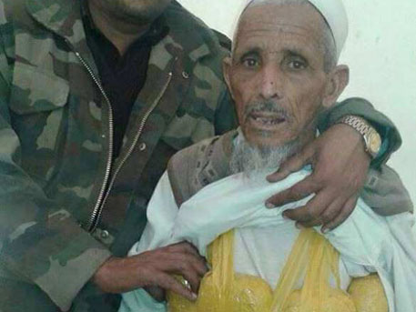  Изродите от &quot;Ислямска държава&quot; направиха смъртник душевноболен старец 