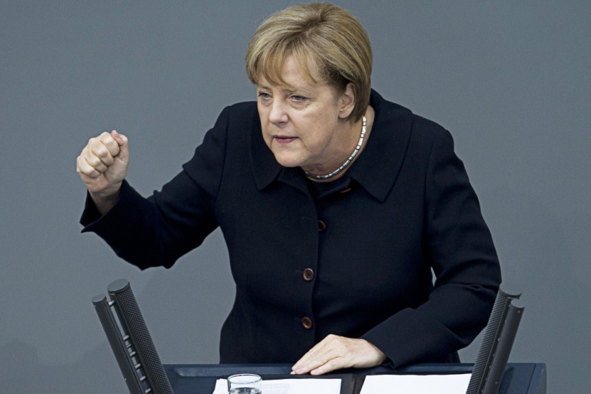 Saarbrücker Zeitung: Времето на Меркел изтича, въпросът с бежанците ще се реши и без нея   