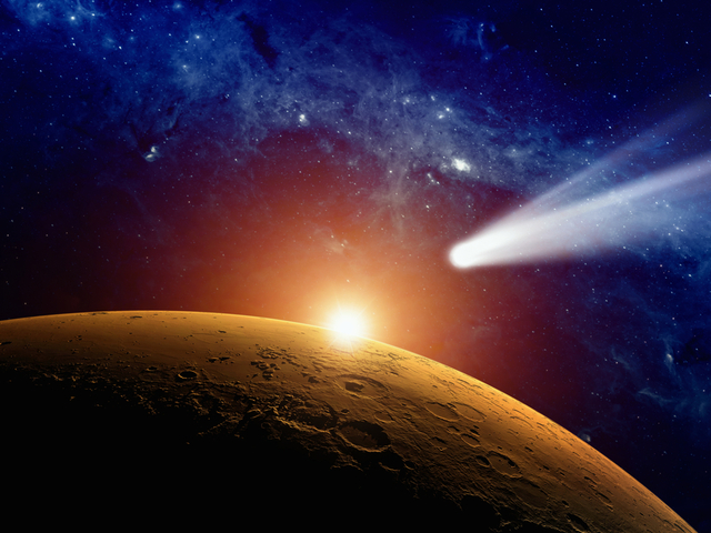 Свръхскорост! Суперярката комета &quot;Каталина&quot; лети към Земята 