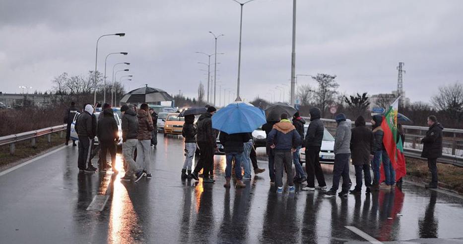 Внимание! Протестиращите във Варна затвориха магистралата 