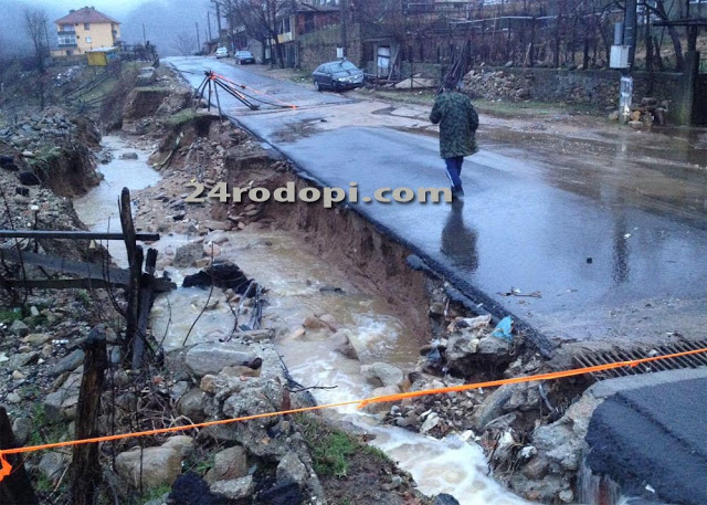 Кошмарна нощ изкарали в Кирково, изсипали се 243 литра дъжд на квадрат
