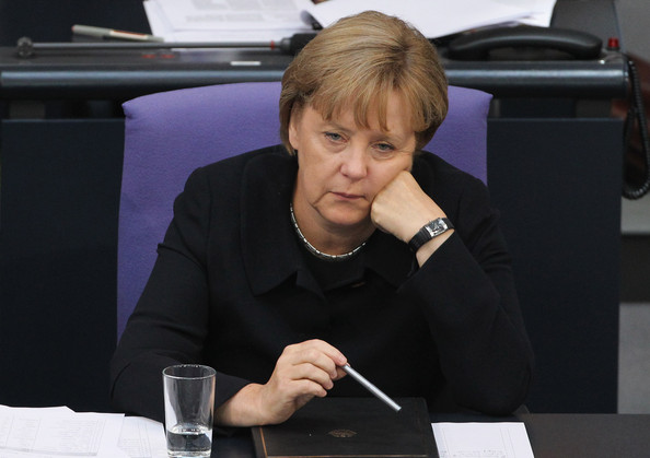 Защо Ангела Меркел остава сама