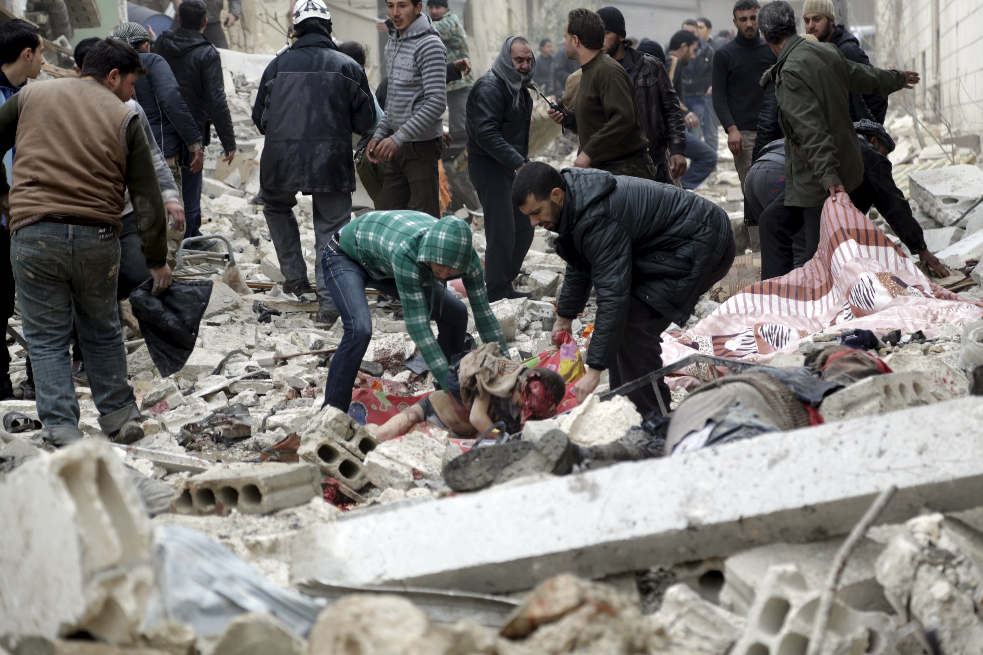 При бомбардировки в Източна Сирия са убити 22-ма цивилни