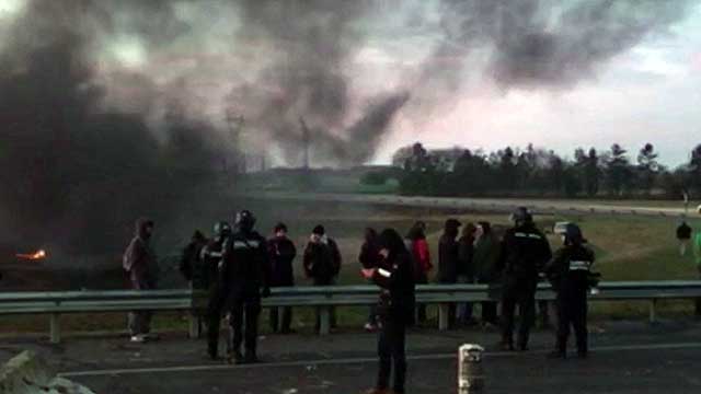 Френски спецчасти атакуваха протестиращи фермери  (СНИМКИ/ВИДЕО)