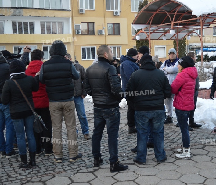 Протест във Враца: Ние сме Иван и Десислав! (СНИМКИ)