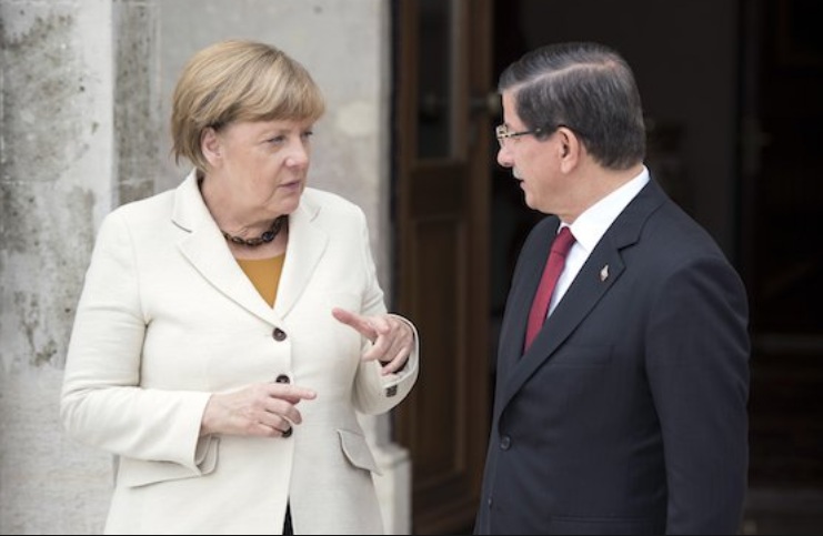 Меркел радостна: Турция обещала да „направи всичко“ за намаляването на бежанците