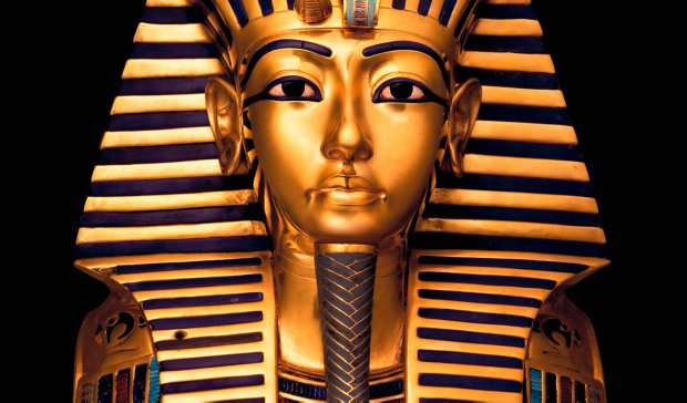 Съдят музейни служители за небивалия гаф с откъртената брада на Тутанкамон