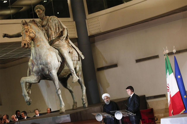 По европейски: Голи статуи в Рим бяха опаковани, за да не оскърбят иранския президент (СНИМКИ)