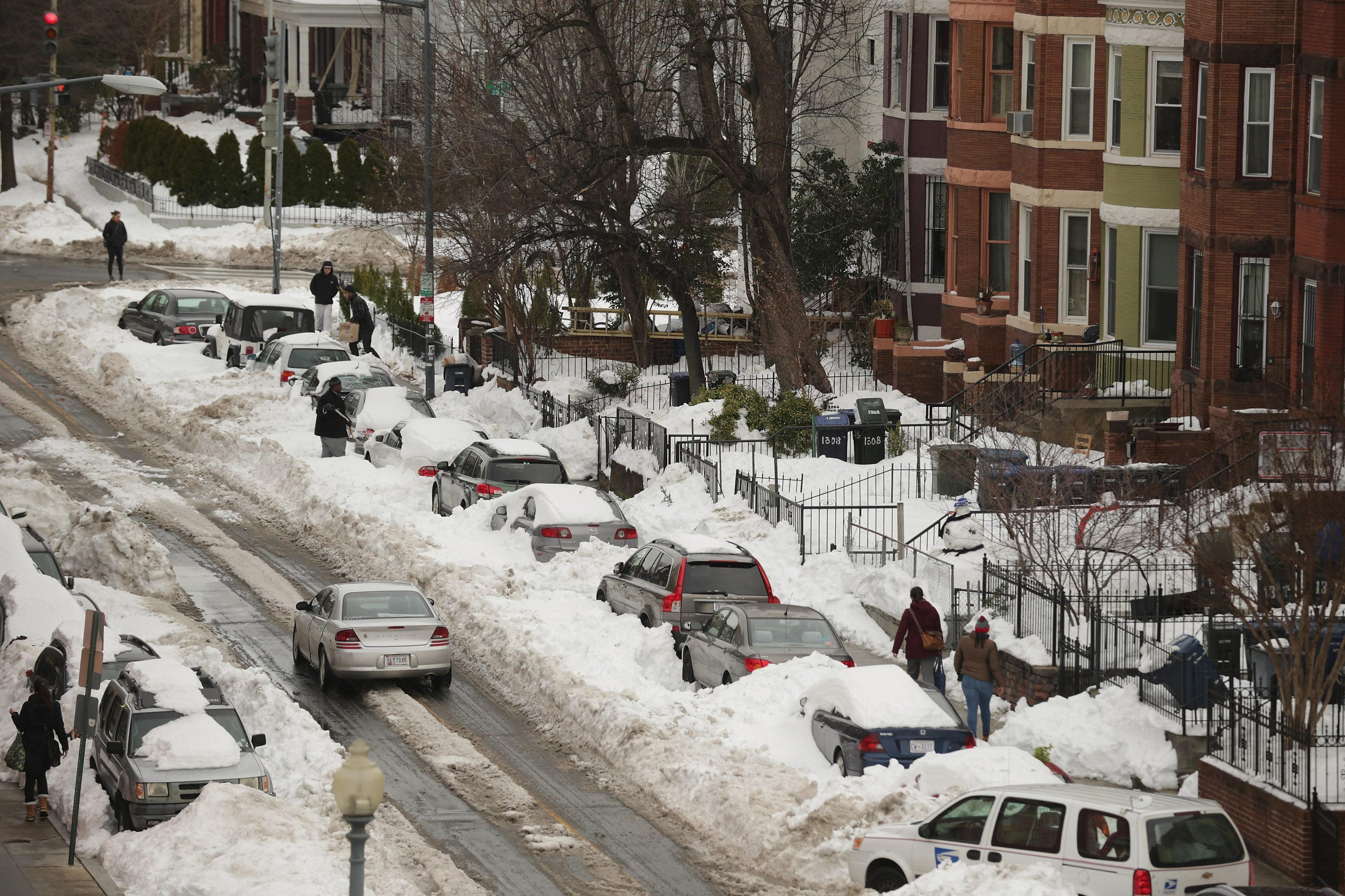 Жертвите на снежния ад в САЩ станаха 48