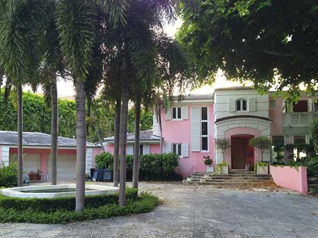 Таен сейф е открит във вилата на Пабло Ескобар в Маями   