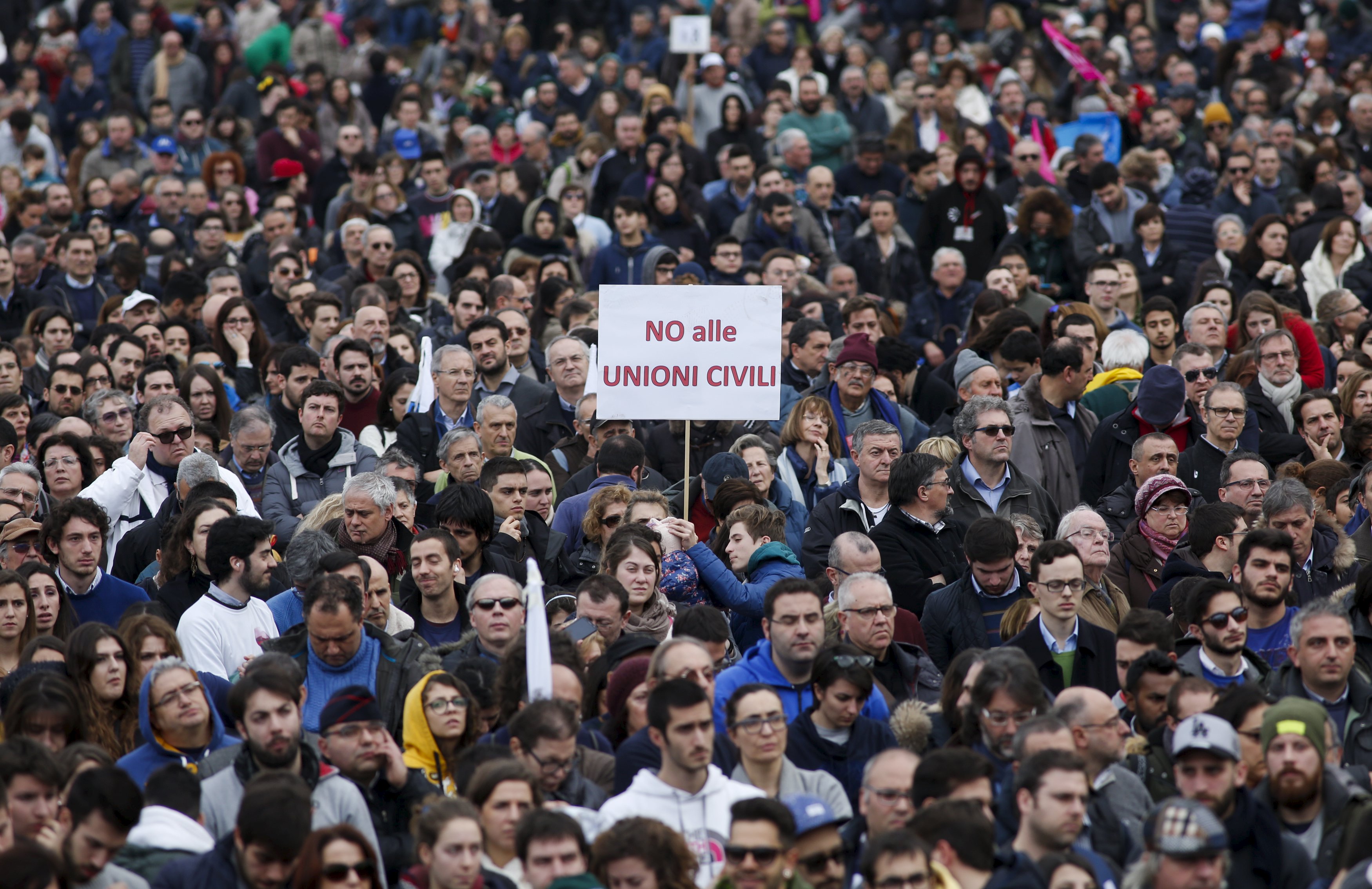 Стотици хиляди италианци протестираха срещу гей браковете (СНИМКИ/ВИДЕО)