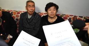 Властите в Китай се извиниха на родители за грешната смъртна присъда на сина им