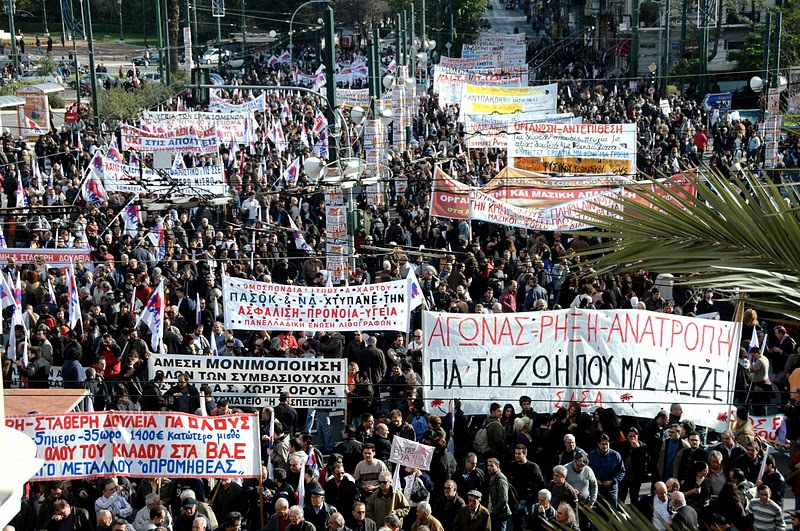 Външно предупреждава: Избягвайте места с масови протести в Гърция