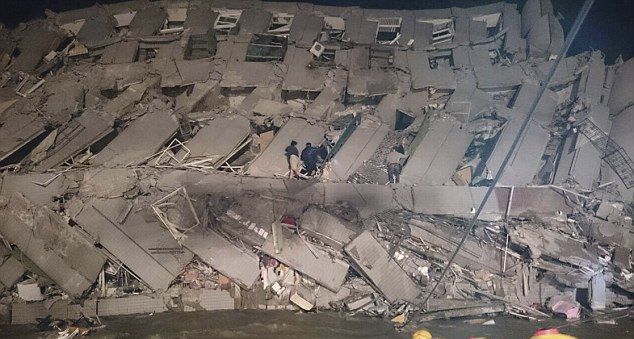 Над 120 души са спасени от срутил се многоетажен блок в Тайван (ВИДЕО)  