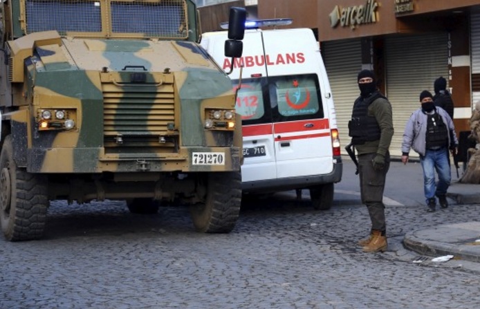 Яростно стражение избухна в Диарбекир, артилерийски залпове разтърсват &quot;столицата&quot; на кюрдите