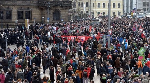 Арестуваха в Кале генерал и екскомандир на Чуждестранния легион, протестиращ срещу бежанците (ВИДЕО)