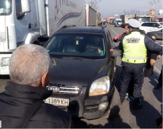 БГ-властите искат вдигане на блокадата на границата за 8 часа, шофьорите отказват!