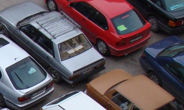 Таратайки дължат 4 милиона за паркинг в София