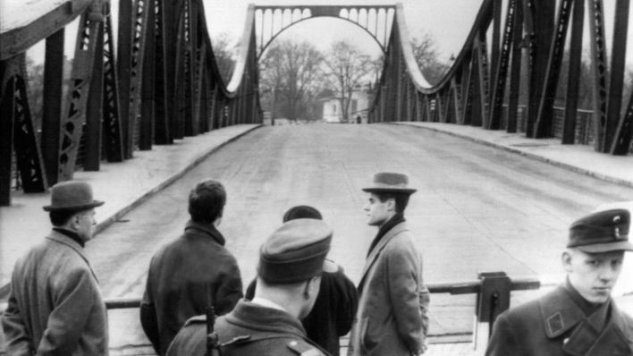 На този ден: През 1962 г. в Берлин са разменени съветският разузнавач полковник Абел и американският летец Пауърс