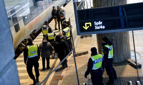 В Швеция пак кипи около бежанците - 14 с брадви подготвяли атака на лагер