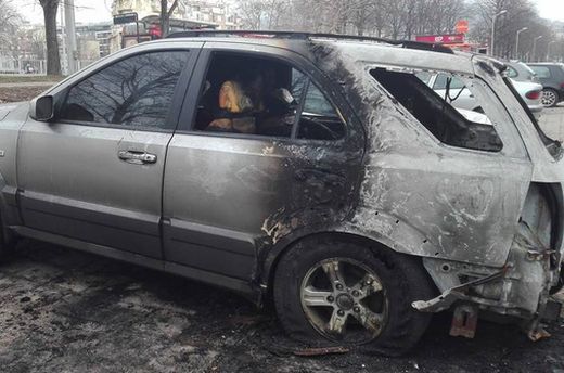 Огнен ад във Варна! Подпалиха кола на паркинг (СНИМКИ)