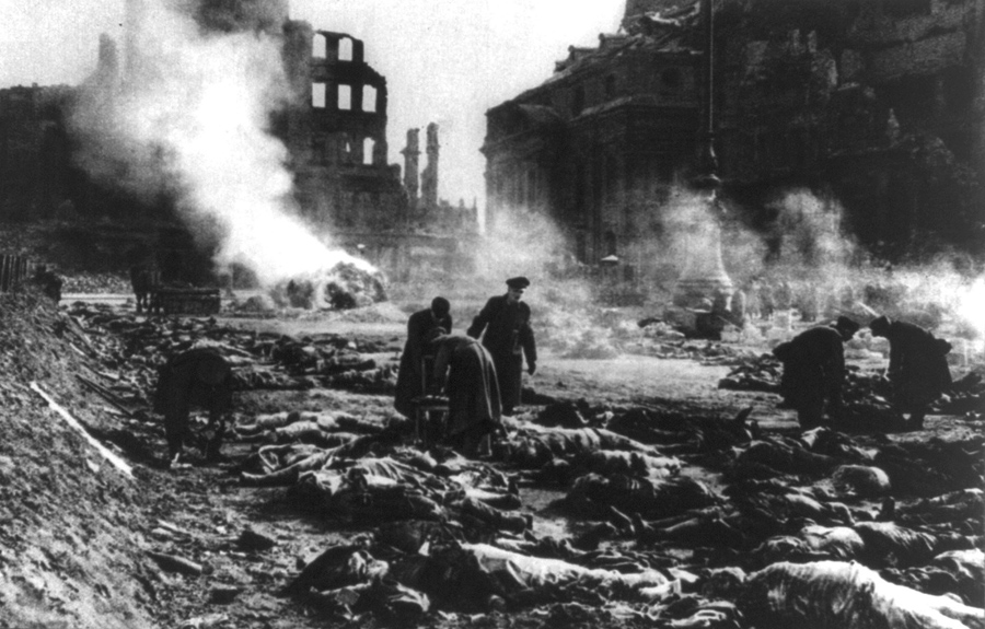 На този ден: През 1945 г. англо-американски бомбардировачи изравняват Дрезден със земята