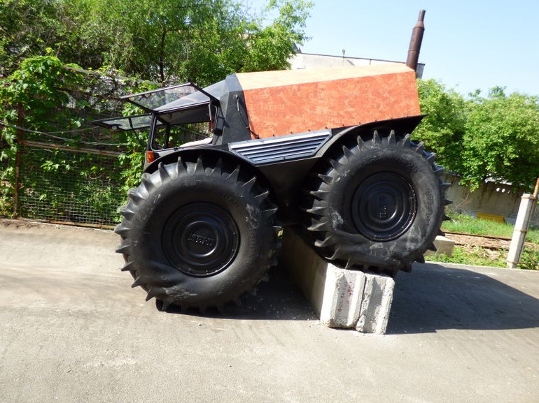 Такова чудо не сте виждали! Руски инженер направи ATV, за което не съществуват препятствия (ВИДЕО)