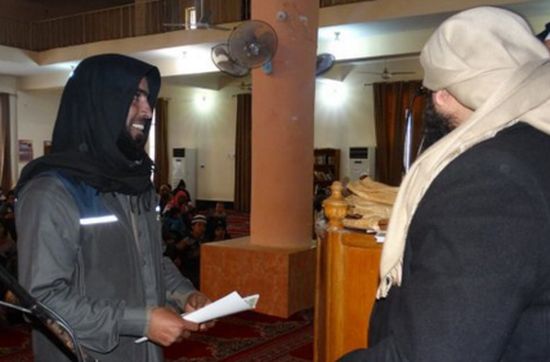 Лидерът на ИД Абу Бакр ал Багдади се появи в джамия във Фалуджа (СНИМКИ)