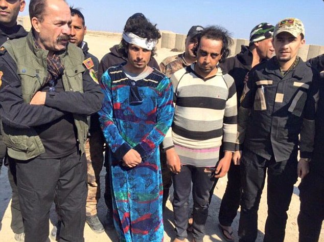 Бандитите от ДАЕШ се спасяват от Рамади, преоблечени в женски дрехи (СНИМКИ/ВИДЕО)  
