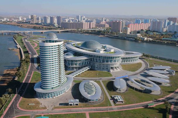 Няма шега! Вижте невероятната архитектура на Северна Корея (СНИМКИ/ВИДЕО)