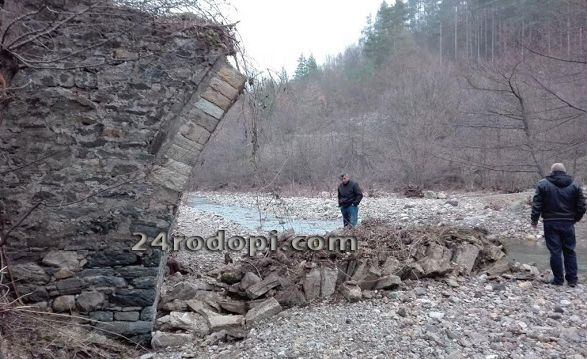 Иманяри търсят алтъни, но съсипаха римски мост край Кирково