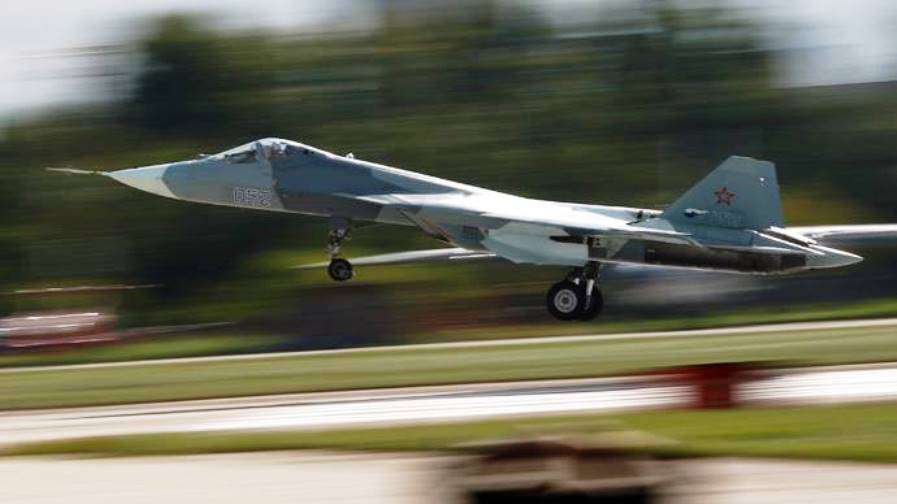Рекорд: Руският изтребител Т-50 набира вертикално височина със свръхзвукова скорост (ВИДЕО)