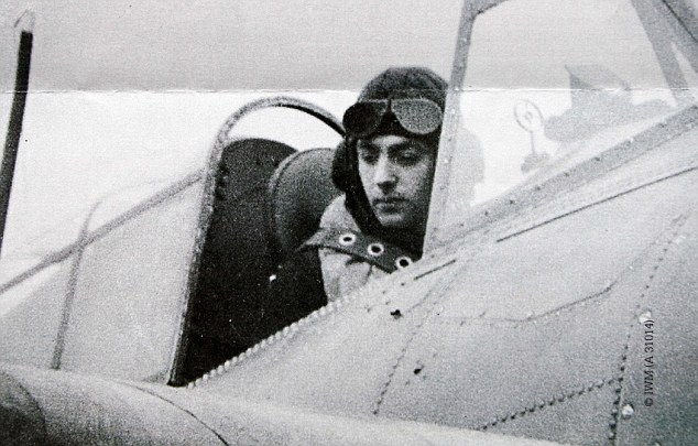 Почина прочут британски пилот-рекордьор, летял на 487 типа самолета
