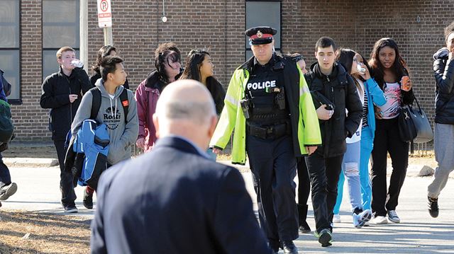 14-годишна ученичка устрои жестоко клане в училището си в Канада (СНИМКИ)