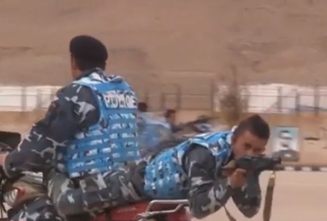 Учения с трикове: Сирийската армия тренира с нови Калашници да унищожи пълчищата на ДАЕШ (ВИДЕО)