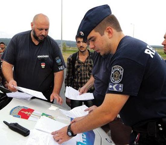 Унгарската полиция залови шестима мигранти в кола с българска регистрация 