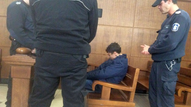 Съдът остави в ареста 16-годишния стрелец от Княжево 