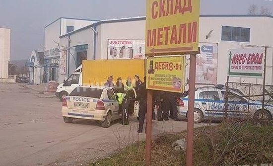 24-годишен едва не убил полицая във Враца заради липсваща застраховка