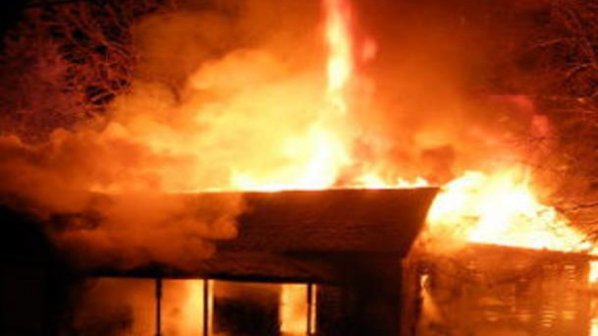 Трагедия почерни село! Пожар изпепели съпрузи