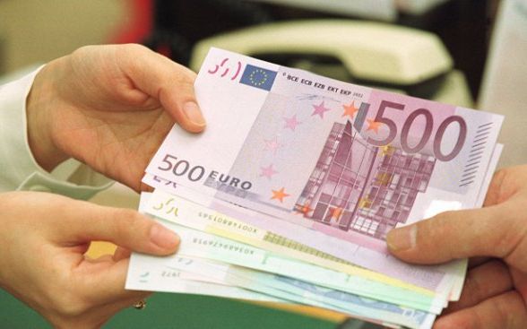 Закопчаха данъчна от НАП-София за подкуп от 1000 евро