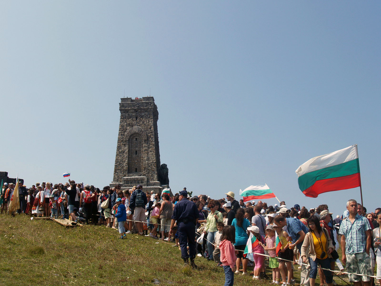3 март: Първите хора на България се пръскат из държавата