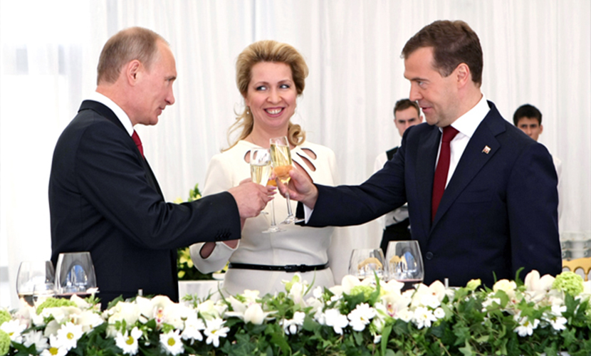 Путин награди жената на Медведев 
