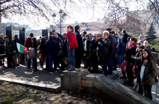 Засилени мерки за сигурност и гражданско недоволство белязаха 3 март в София (СНИМКИ)