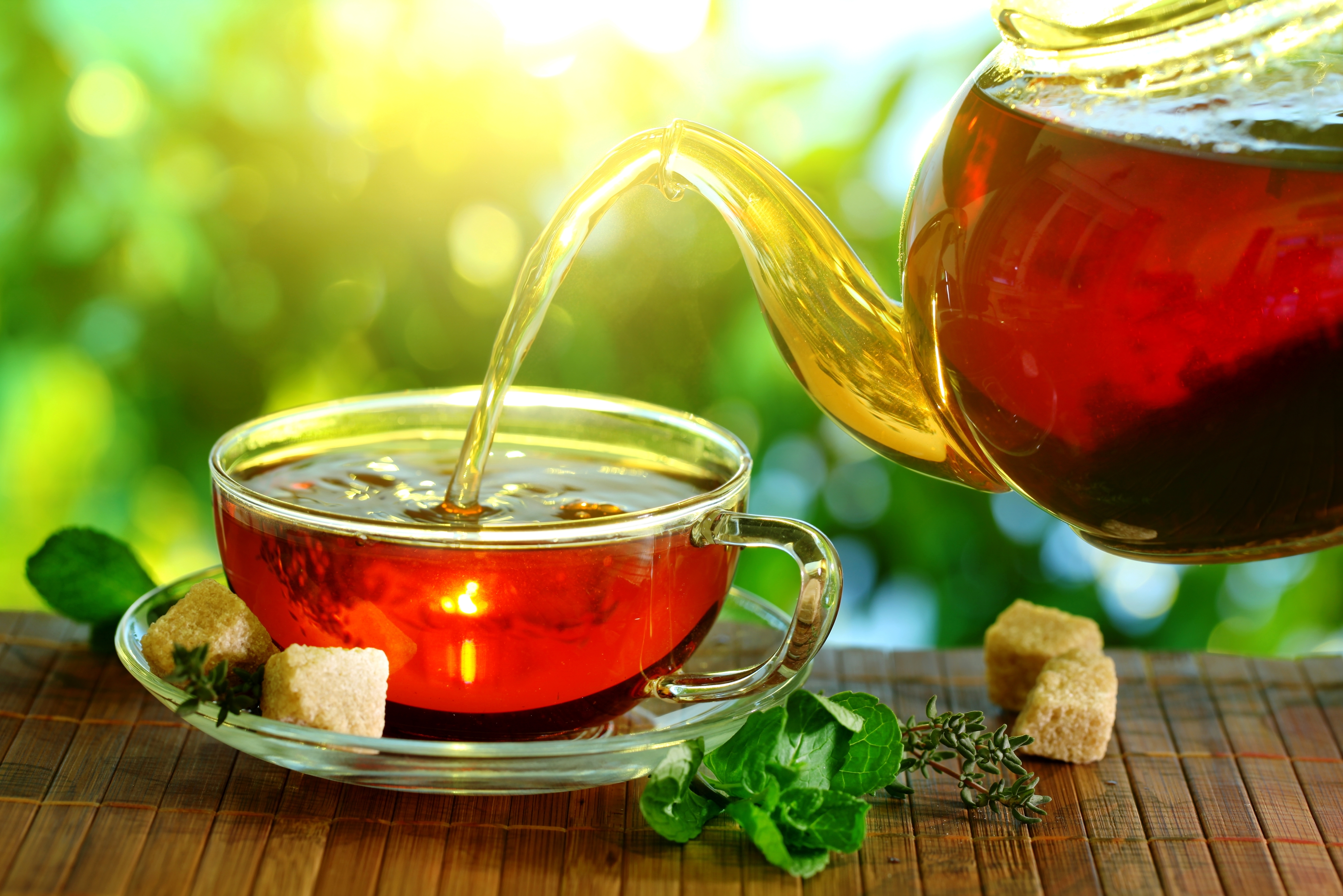 6 полезни добавки към чая
