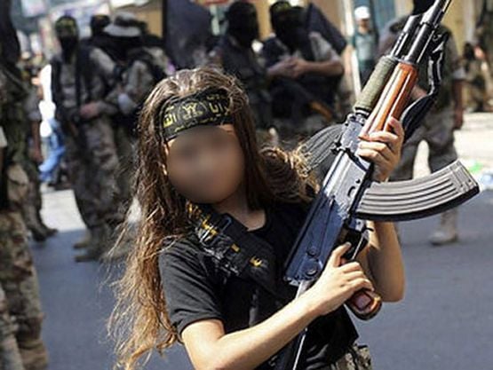 Страшилището Джихади Джейн! 12-годишната терористка е разстреляла пет жени 