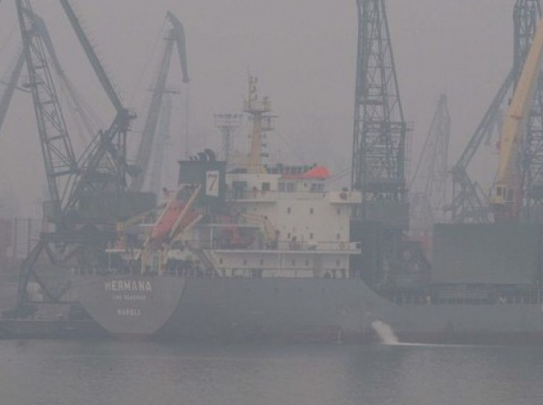 Гъста мъгла затвори пристанището във Варна